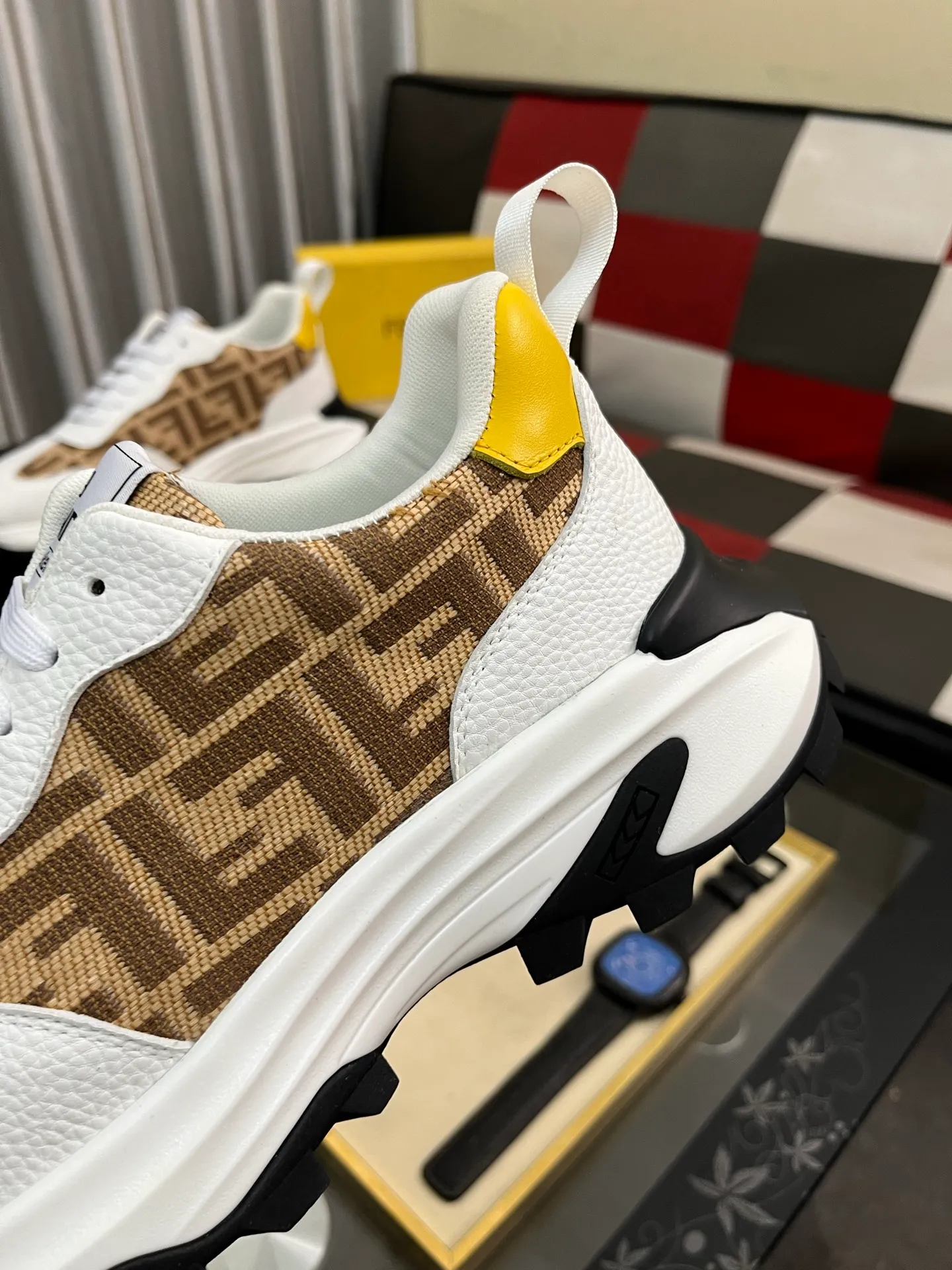 Men's Men's Shoes💰458⌚️⌚️[FENDI] Fendi's classic and comfortable men's, this complex sneaker is made of soft calfskin➕genuine leather lining➕original ultra-light rubber material with rough outsole. This unique light style is suitable for the casual and refined sensibility of this season. It is comfortable and natural on the feet. It is an everyday style for casual travel in autumn and winter! Code number: 38-443️⃣Colors available